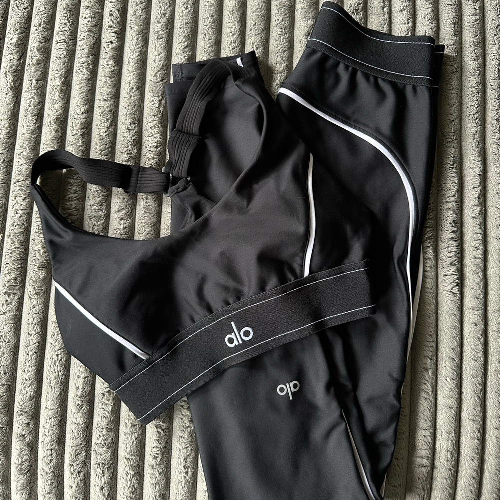 ALO Yoga AIRLIFT SUIT UP Bra and Leggings Set
